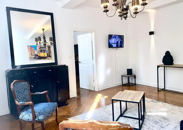 Apartment *chic & Basic T3* Place Carnot Carcassonne